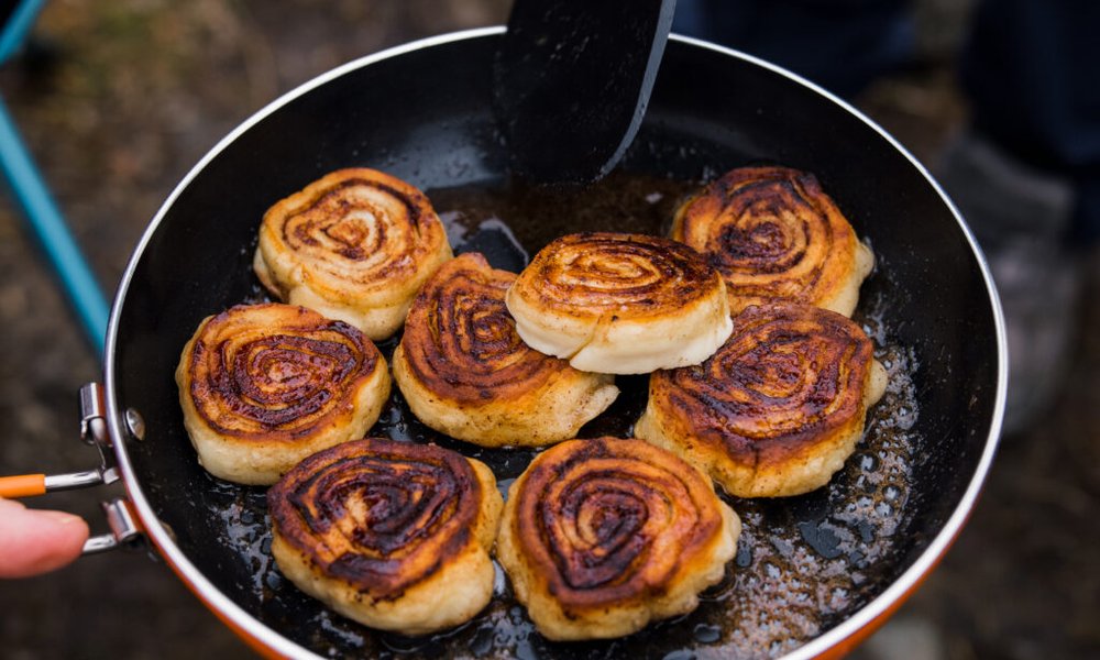 Kanelsnurrer på primus. Foto: Paul Lockhart.